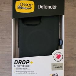 iPhone 16 Pro Max MagSafe Otterbox Defender Series Case With Belt Clip Holster 