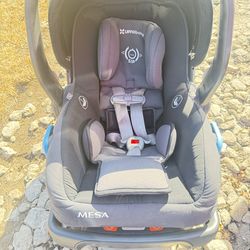 Baby car seat nuna