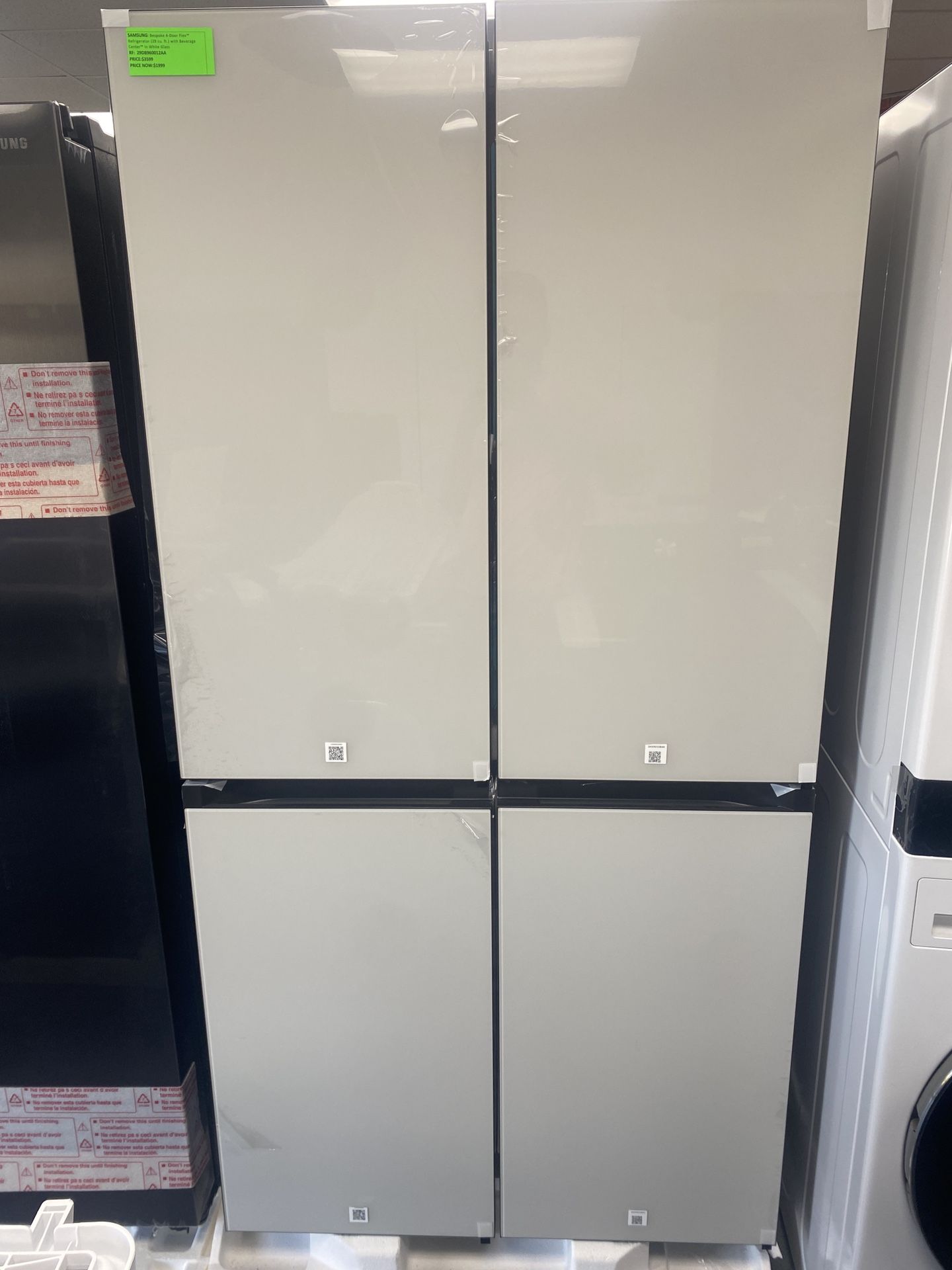 Bespoke 29 cu. ft. 4-Door Flex™ Refrigerator with Beverage Center™ & Customizable Door Panels in White Glass