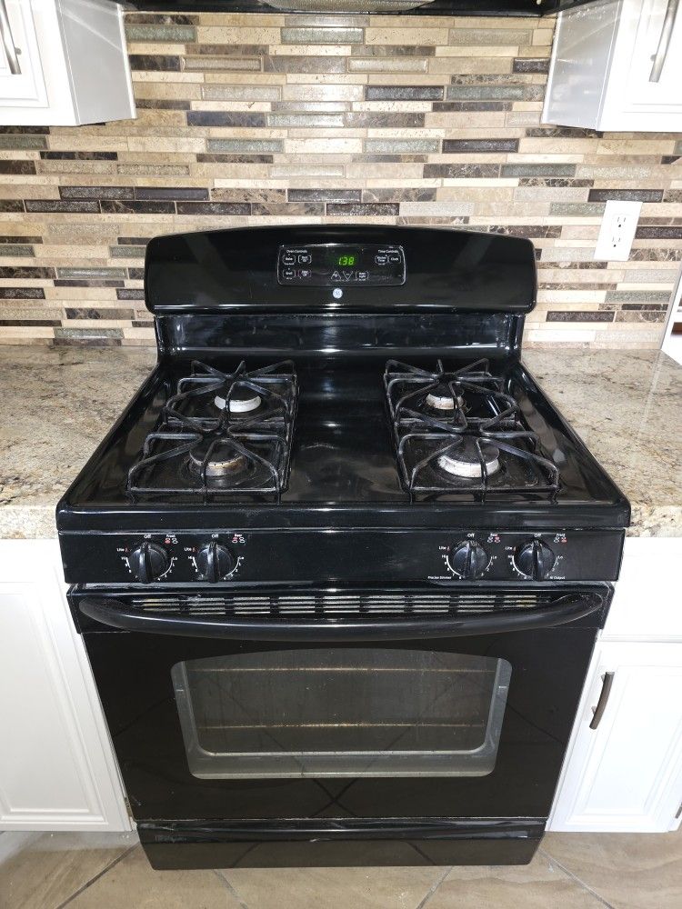 GE Gas Oven And Hood
