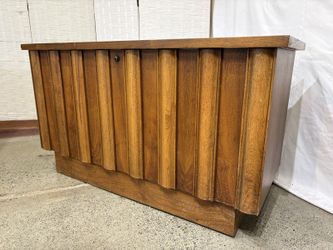 LANE Vintage Storage Chest with Vertical Fluted Front Design