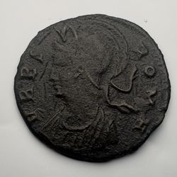 Ancient Roman Bronze Follis – Constantine Era – She-Wolf Reverse (c. 330–337 AD)