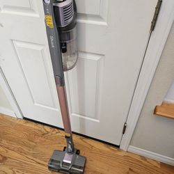 New Cond SHARK  CORDLESS VACUUM WTT AMAZING POWER SUCES  In The Box.             W