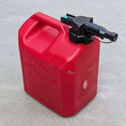 Plastic 2.5 gallon or 10 liter gasoline gas fuel can with FMD spill proof nozzle spout