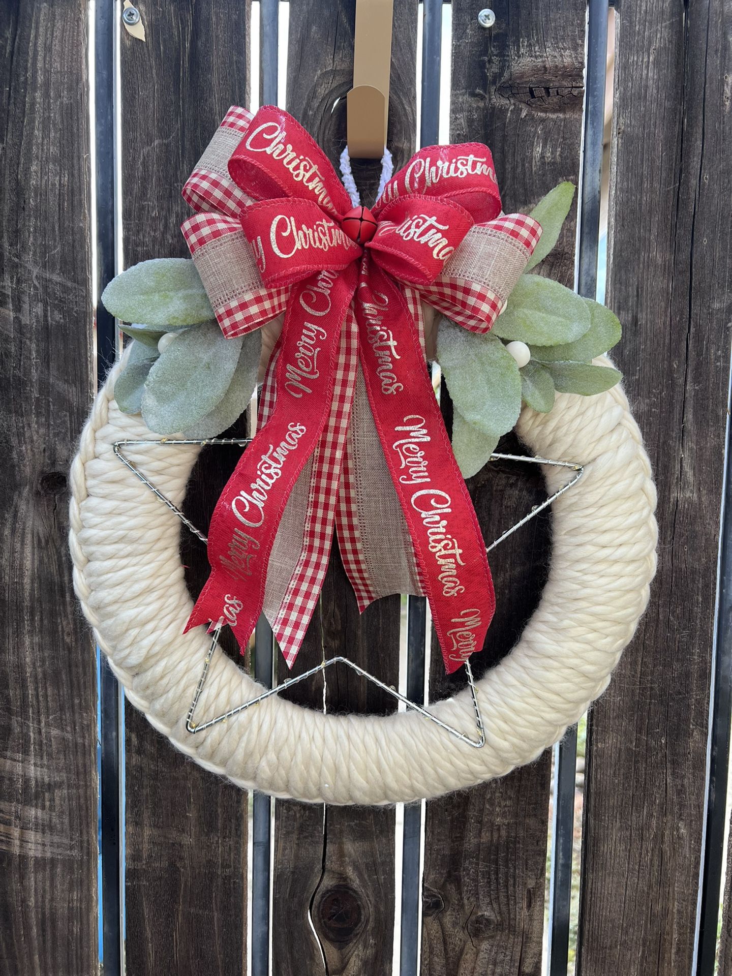 Christmas wreath, Christmas yarn wreath, Holiday Yarn wreath