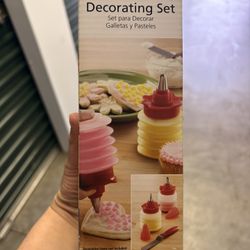 Cookie And Cake Decorating Set 