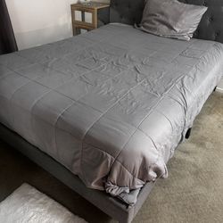 Queen bed for Sale $200