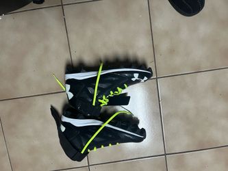 Under Armour Football Cleats – Black/White – Excellent Condition