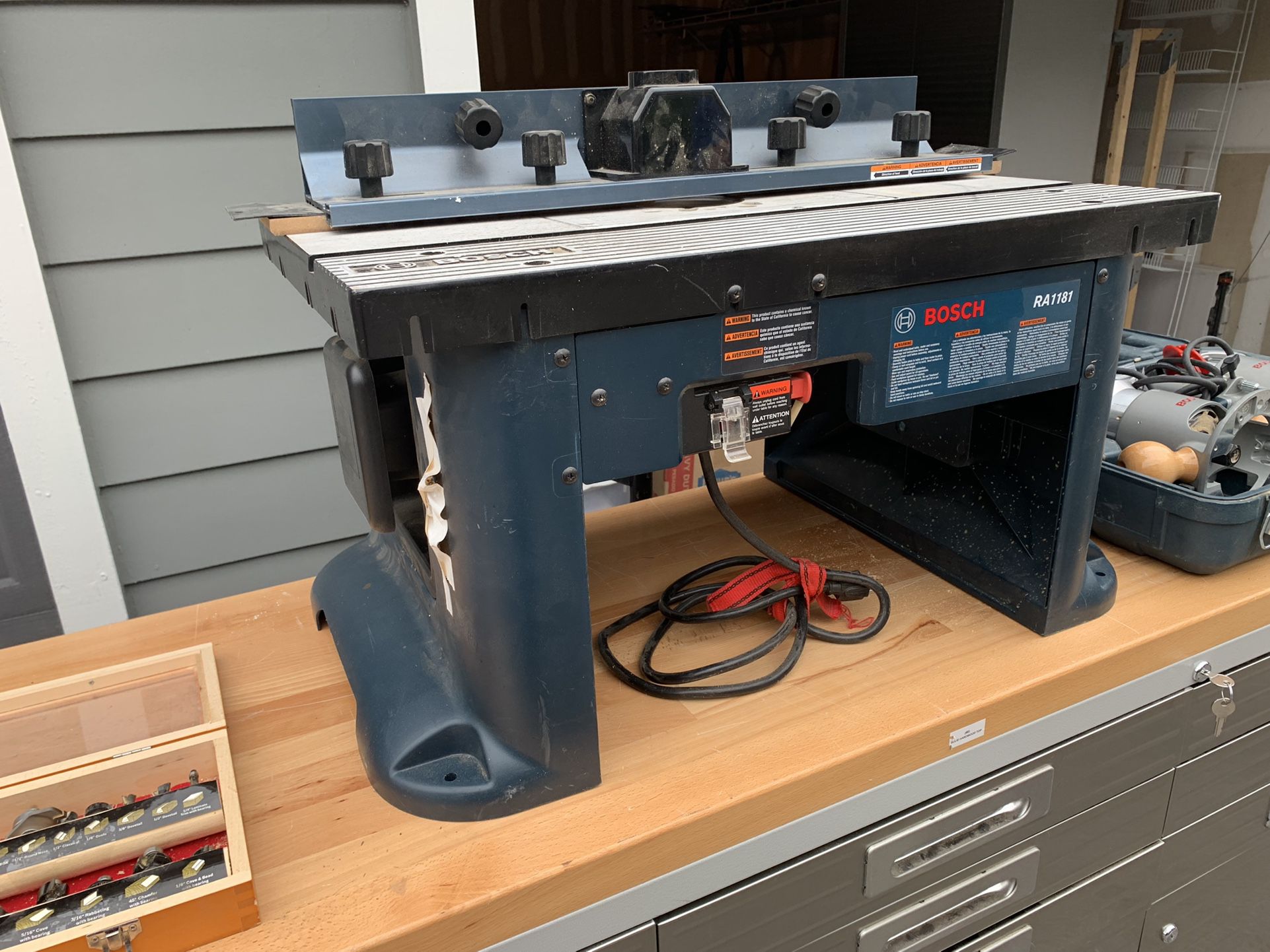 Pending Sale, Backup Buyers Message For Next In Line. Bosch Router, Table, And Bit Set