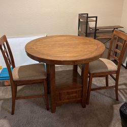 Table & Chairs