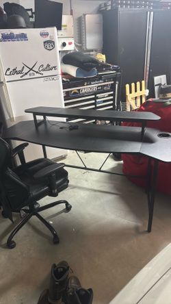 Gaming desk