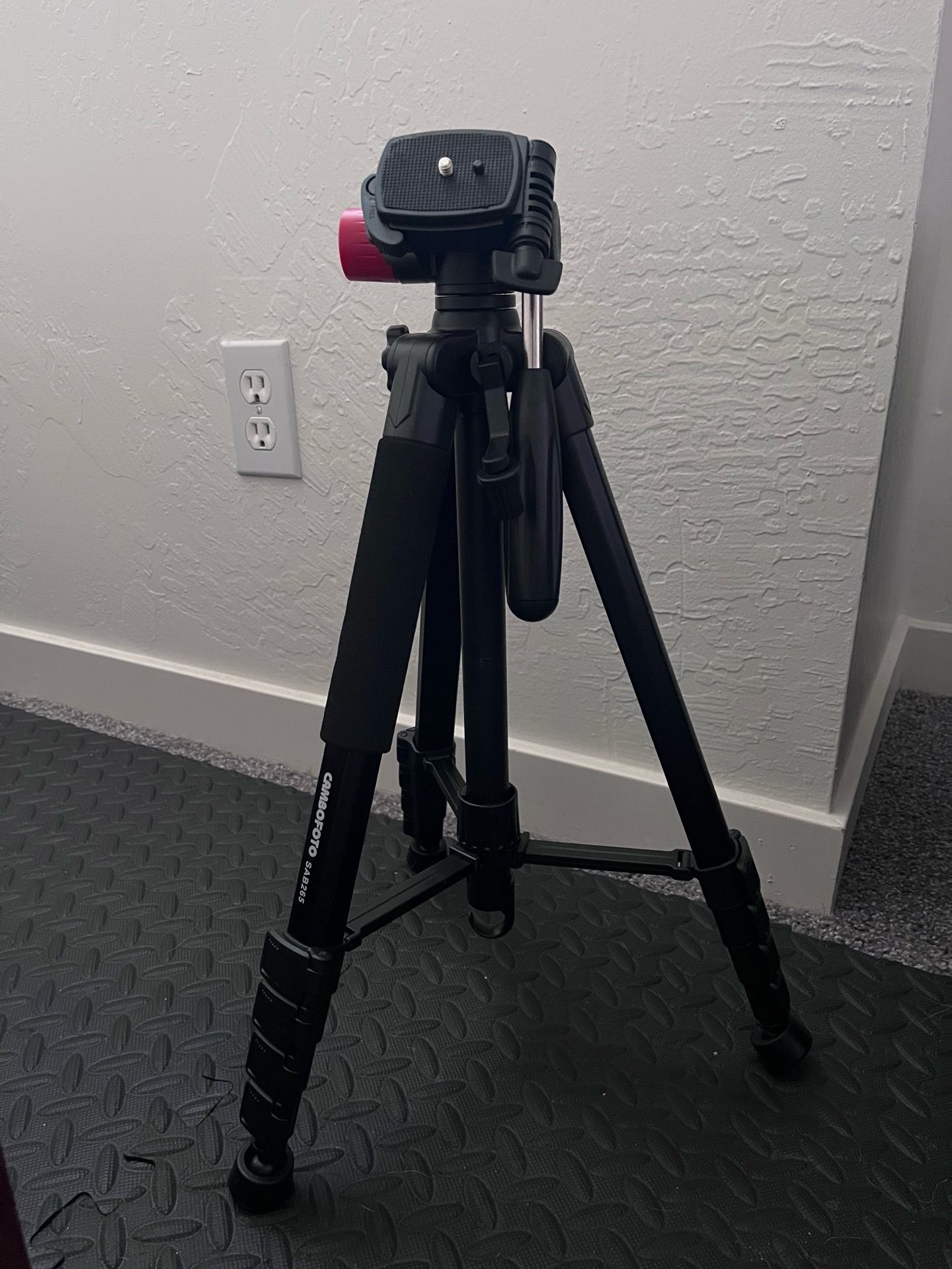 Tripod with bag $10