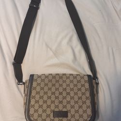 Gucci Messenger AUTHENTIC bag
