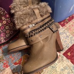 Boots Size 7 Half 