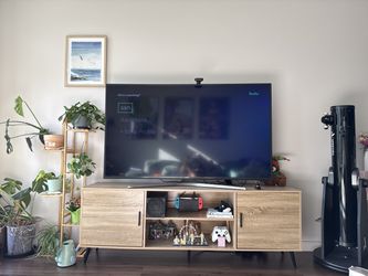 Samsung 65" 4K Smart TV + Govee Backlight T2