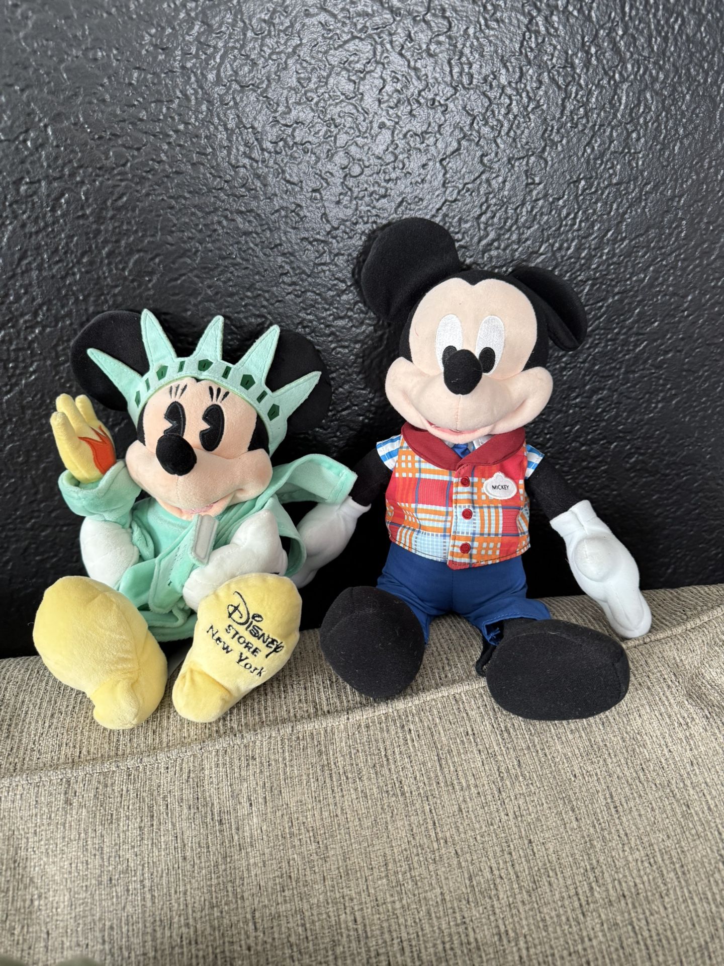 MICKEY MOUSE PLUSH MINNIE MOUSE PLUSH CAST MEMBER NEW YORK DISNEY STORE