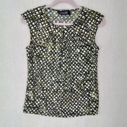 Women's Sleeveless Career Top Size XSmall in Olive (Camo) and White