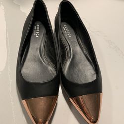 EUC  Messed a New York Jacqueline Ballet Flats In Black With Gold Cap Metal Pointed Toe