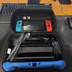 Nintendo Switch 32 Gb & Carry Case With Games