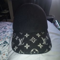 Louis Vuitton
Wool Silk Monogram Endless Cap L Bordeaux