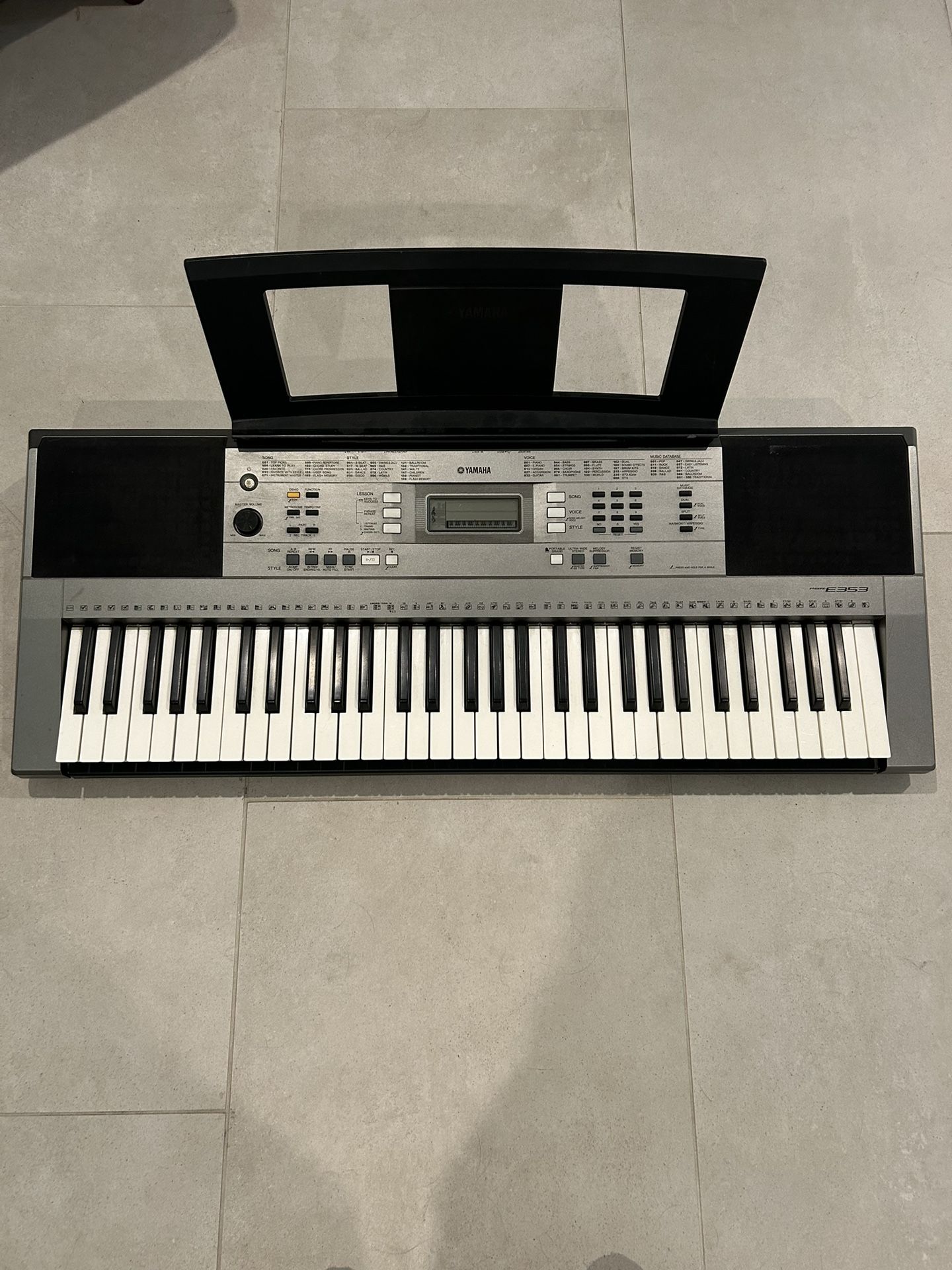 Yamaha PSR E353 Keyboard