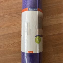 Brand New Gaiam Premium Yoga Mat – Never Used! 