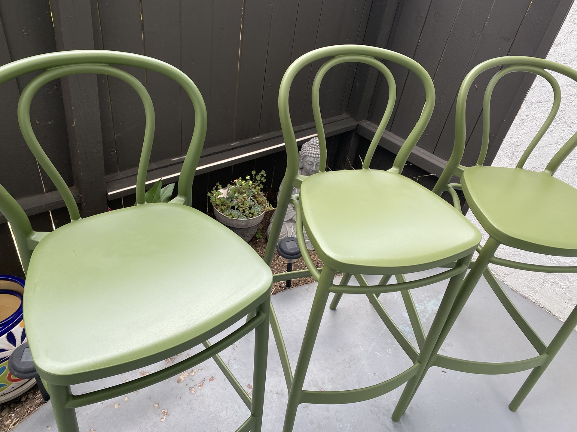 Green Resin Victor Bar Stool