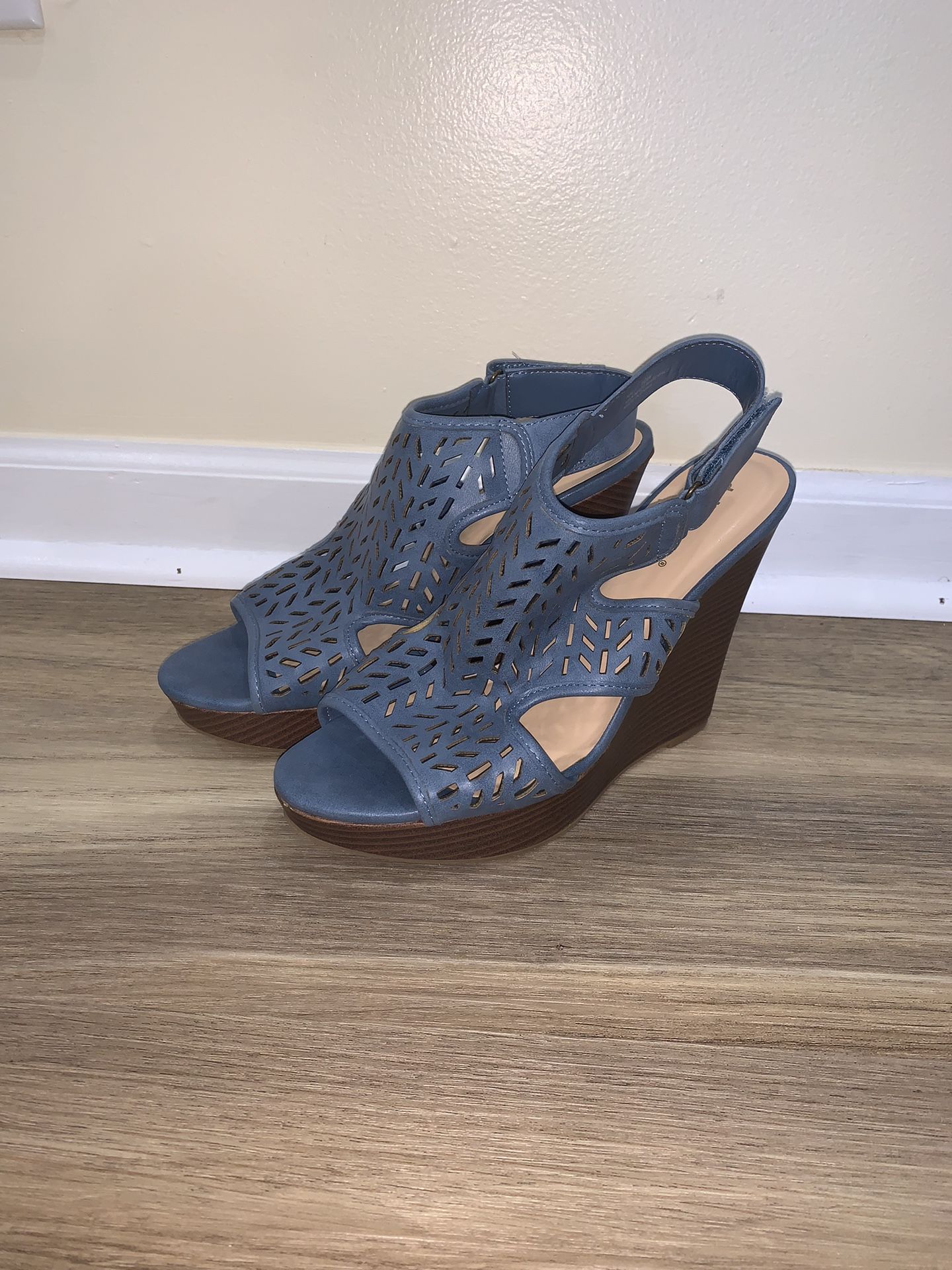 Dollhouse Heels Size 10W