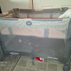 Graco Pack N Play With Attachable Bassinet, Comes With Carry Case