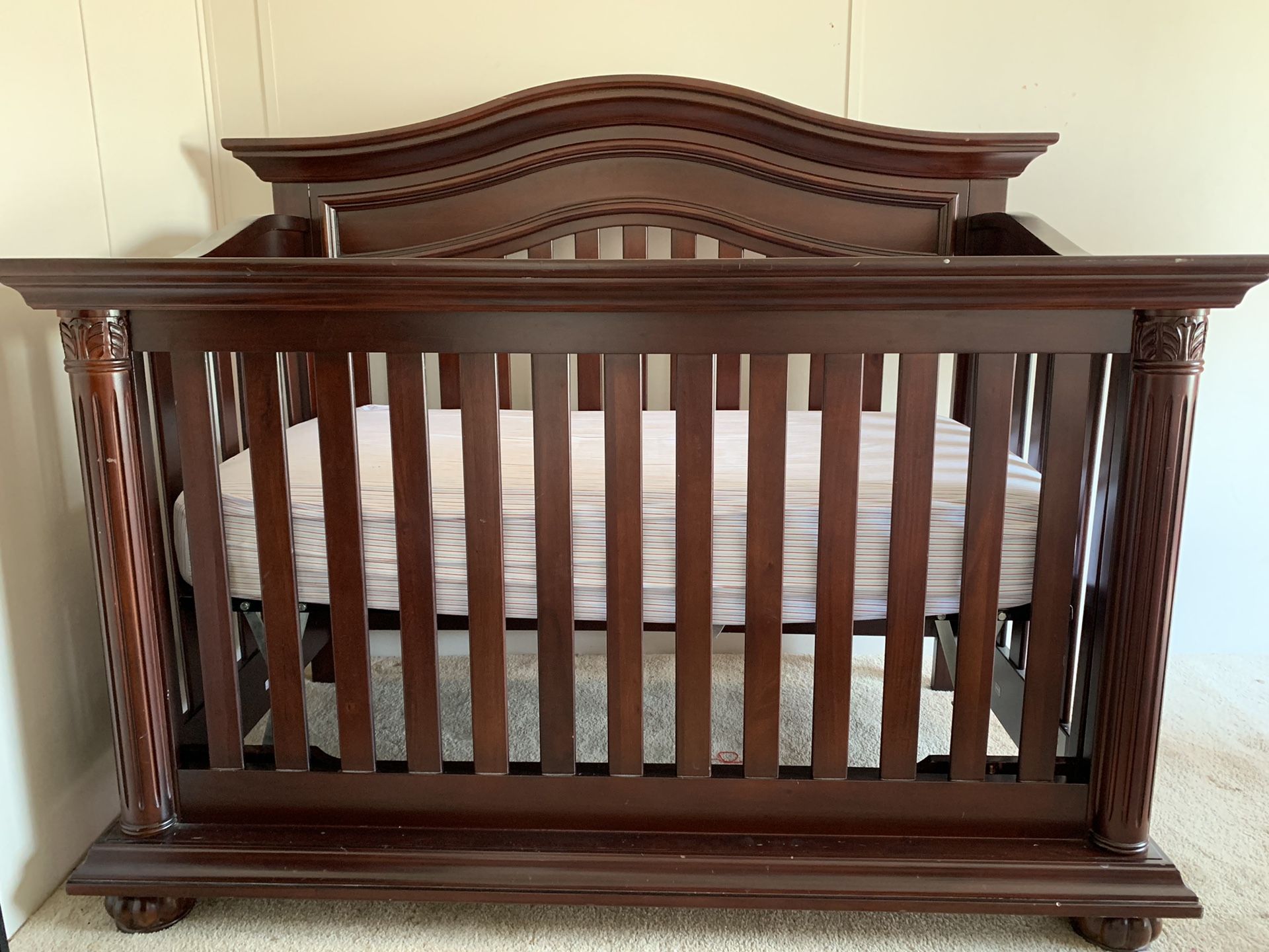 Baby Cache Heritage crib (cherry) + conversion kit no scratches never used... brand new