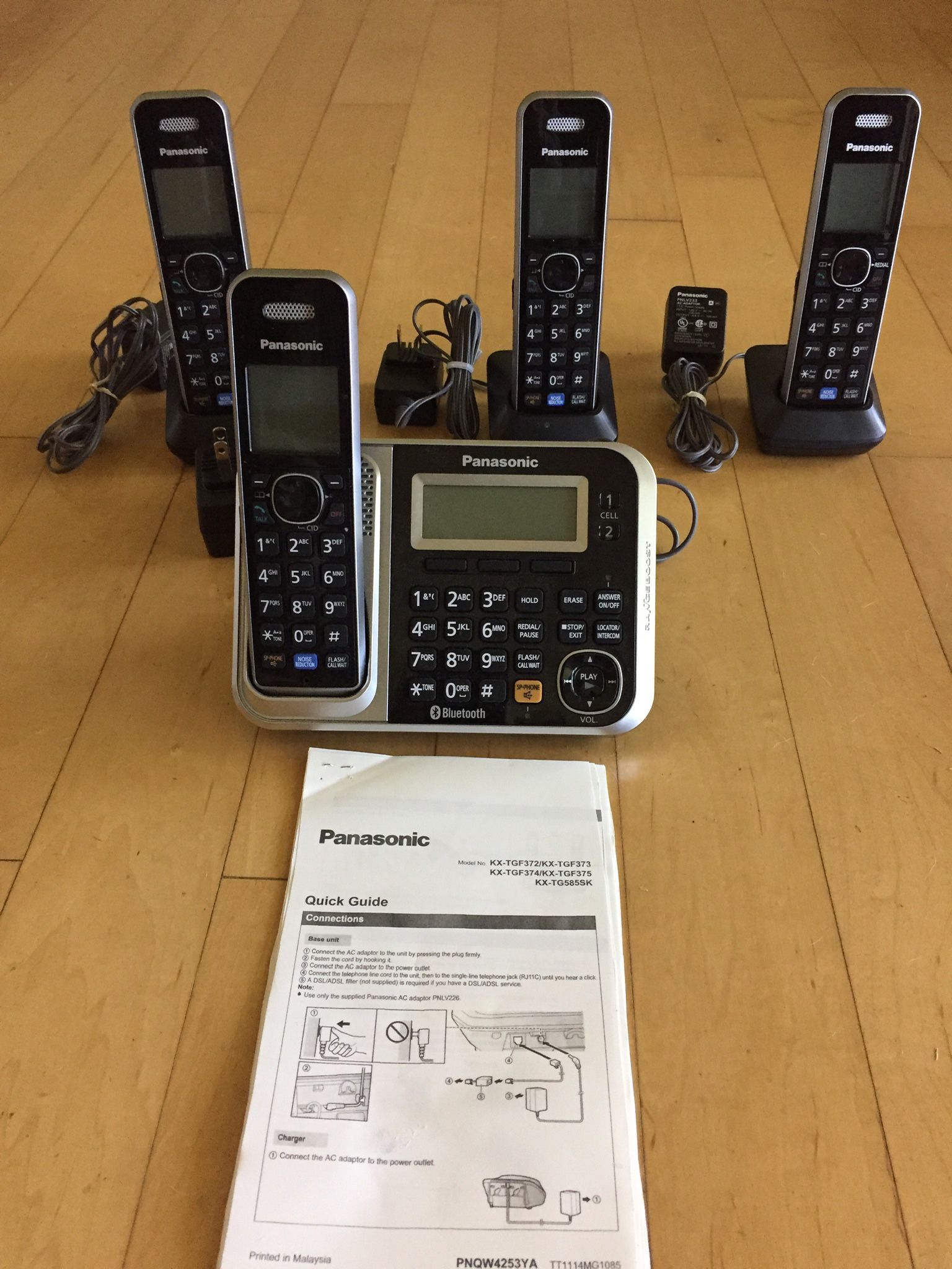 LIKE NEW PANASONIC BLUETOOTH HAS 4 phones Answering Machine 