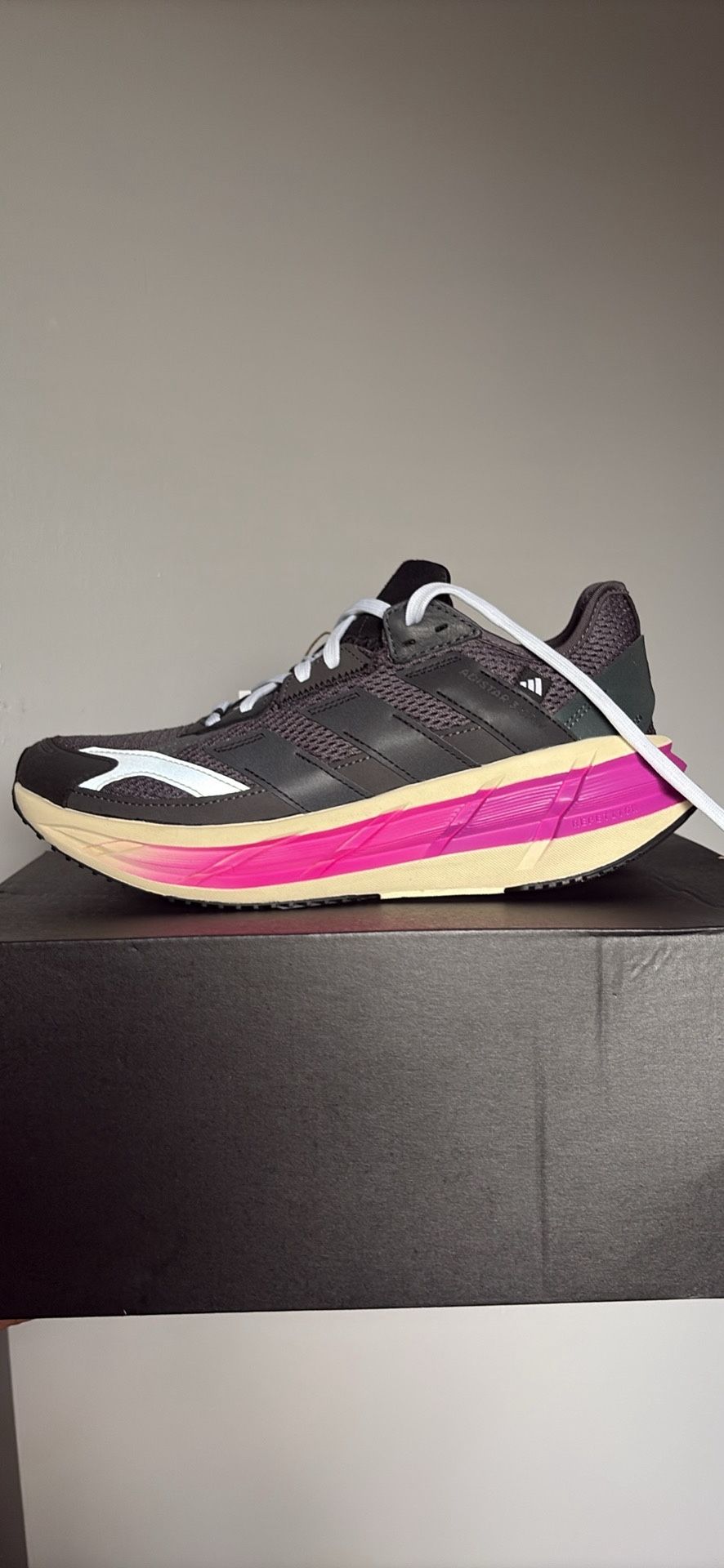 Women’s Adidas Size 7