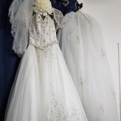 Wedding dress