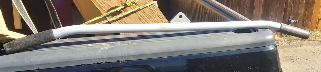 Weightlifting bar for strength