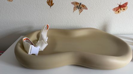 Keekaroo baby changer