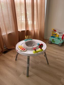 Skip Hop activity center