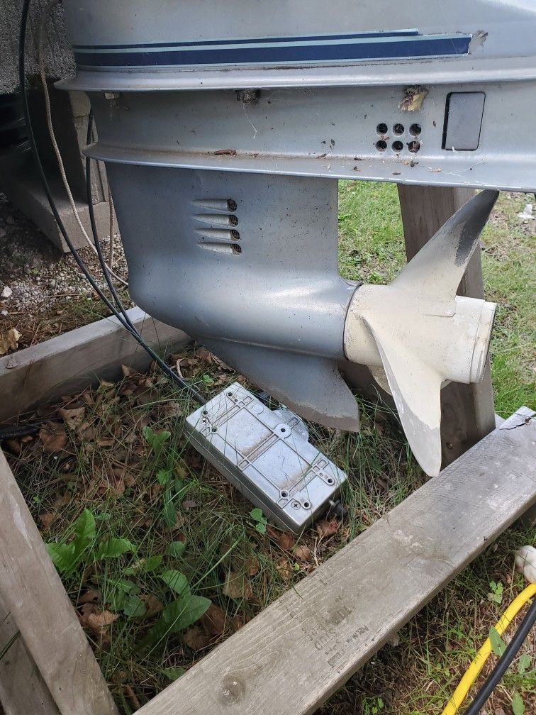1985 Evinrude 50 HP Outboard Boat Motor
