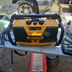De Walt Job Site Radio 1st Gen. Great Cond