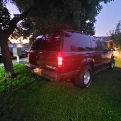 Chevy Suburban  98 