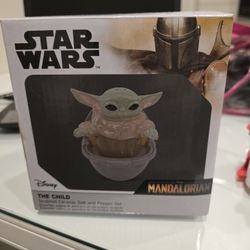 ⭐ Star Wars The Child (Baby Yoda) Ceramic Salt & Pepper Shaker Set – NEW!
