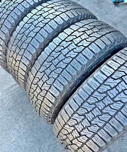 225 60 18 Falken tires Con 80% de Vida Las 4