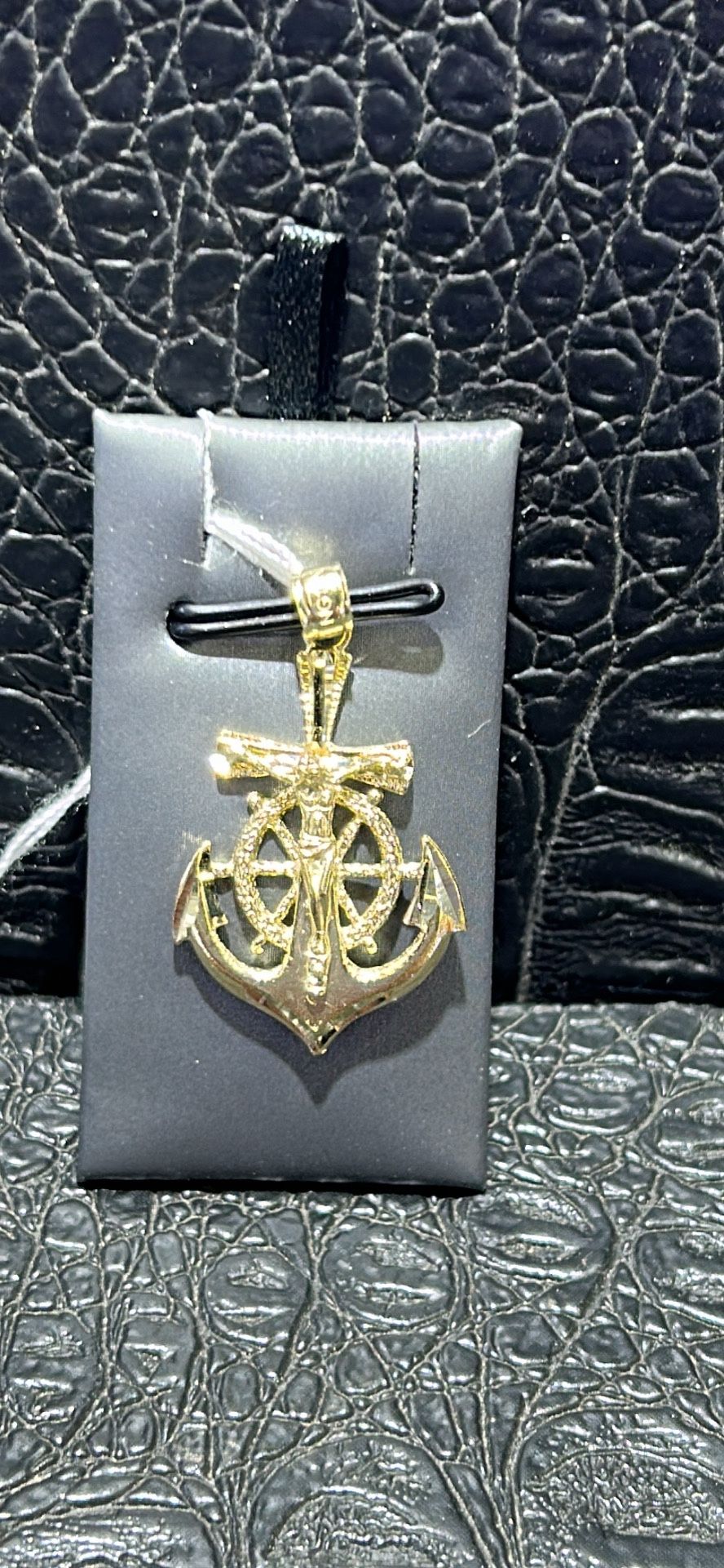 10k Anchor Pendant 