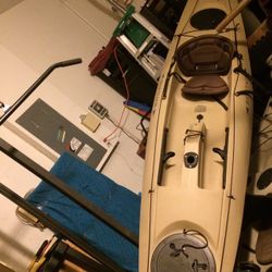 17’ HERITAGE FISHING KAYAK NEWWW