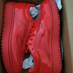 Like NEW Red REEBOK Women Size 8 (YES IT'S AVAILABLE)