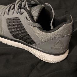 Mens Reeboks Shoes Size 9.5