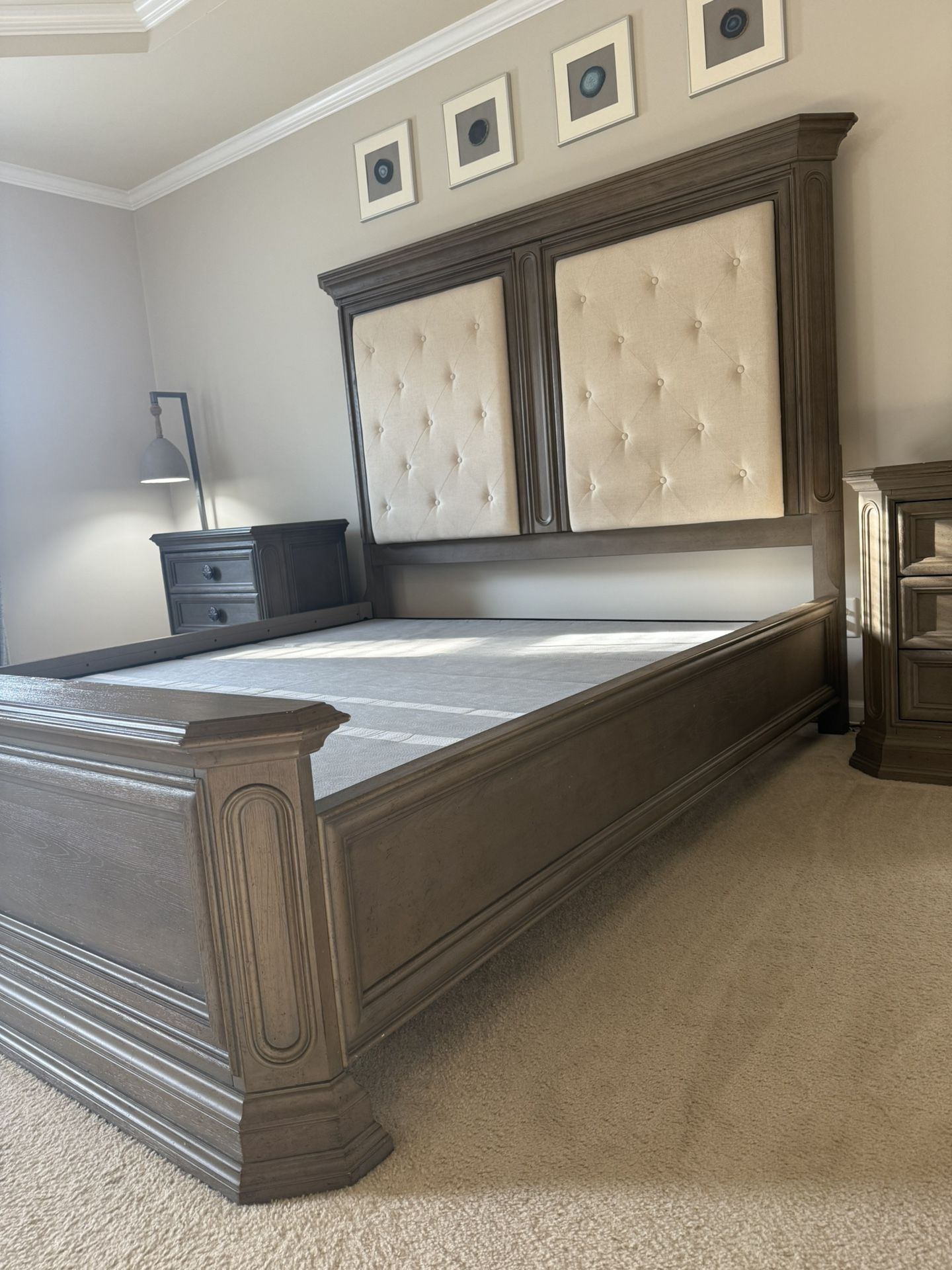 King Size bed + matching Dresser