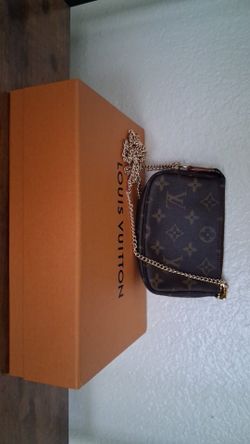 Authentic mini pochete louis vuitton