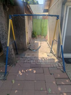 Single swing set