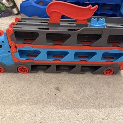 Hot Wheels Speedway Hauler Storage Carrier 