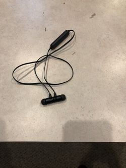 Magnetic Bluetooth earbuds